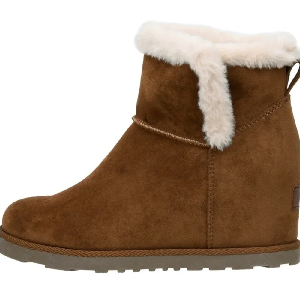 Cushionaire Kenzie Wedge Bootie New in Box Size 10